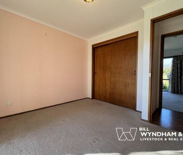 Family Home close to Nicholson Township - Six Month Lease ONLY - Photo 4