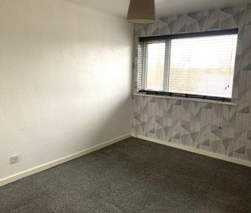 3 bedroom flat to rent - Photo 3