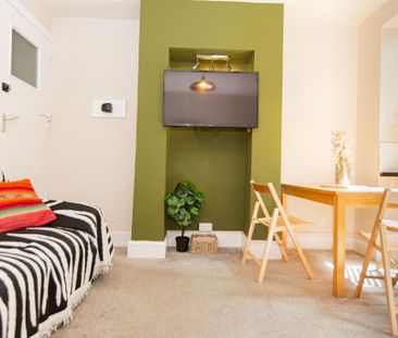 5 bedroom detached house to rent - Photo 3