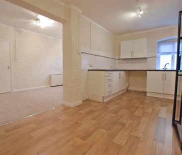 3 bedroom apartment to rent - Photo 6