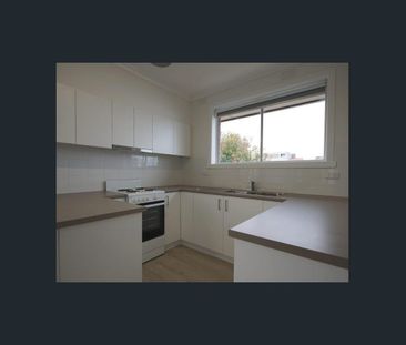 Very Spacious 2BR Apartment Right Near Chadstone! - Photo 3