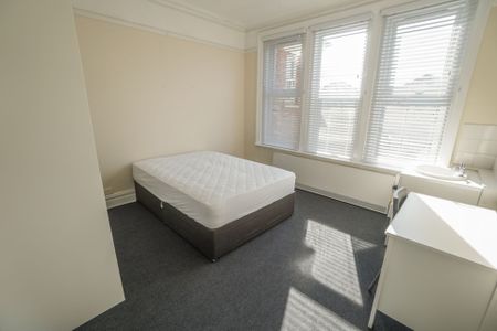7 Bedroom House To Rent in Charminster - £3,080 pcm Tenancy Info - Photo 5