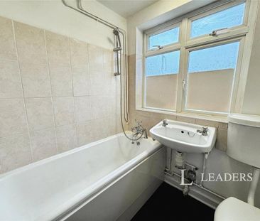 3 bedroom semi-detached house to rent - Photo 6