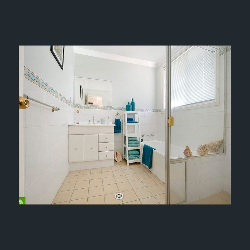 Immaculate Townhouse in the Heart of Fairy Meadow - Photo 1