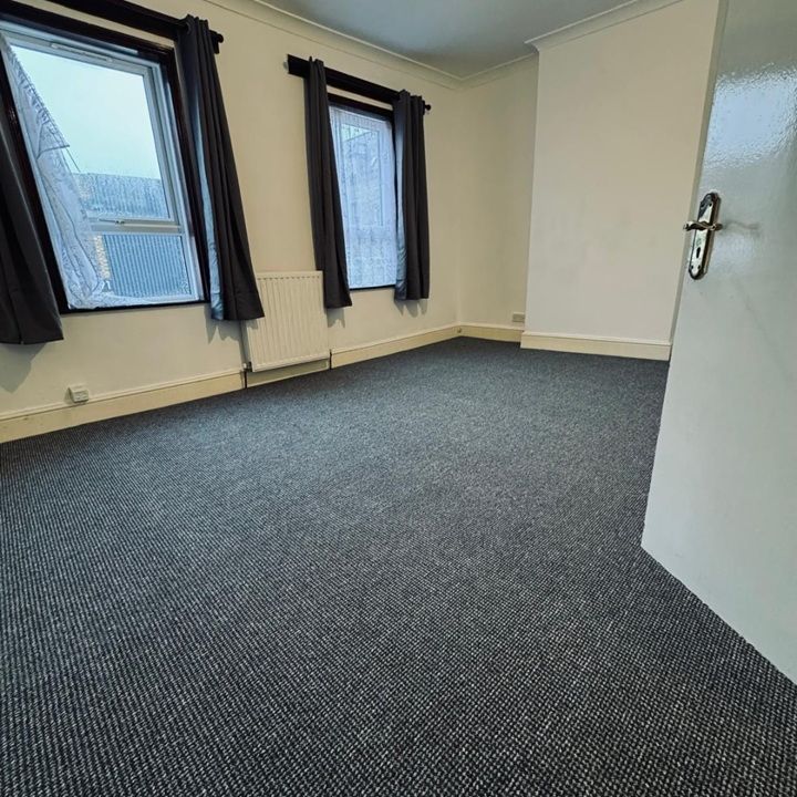1 Bed Flat, Balaam Street, E13 - Photo 1