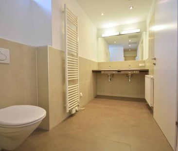 Helle 5-Zimmer-Wohnung mit Westbalkon, Klimaanlage und Tiefgarage - Photo 2