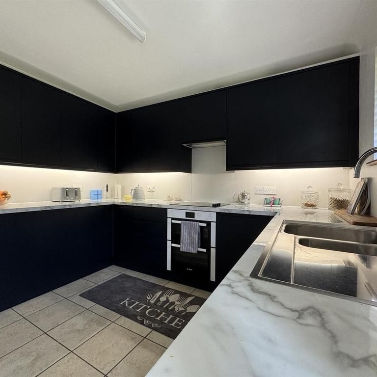 4 bedroom house to rent - Photo 1