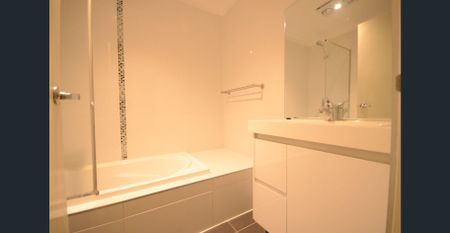 2 BEDROOM GARDEN APARTMENT! - Photo 4