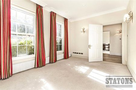 4 bedroom detached house to rent - Photo 3