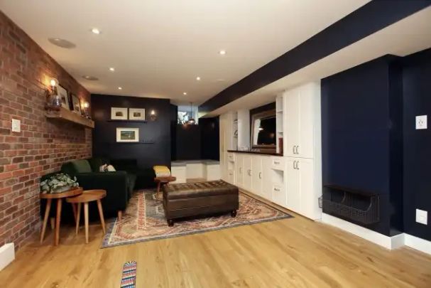 Toronto Furnished House for Rent - Incredible 3 Bedroom, 2 Bathroom with Original Details in Queen West - Photo 1