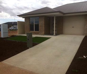 Modern 3 Bedroom Property in Munno Para West - Photo 4