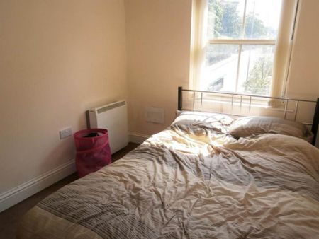 2 bedroom flat to rent - Photo 3