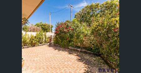 Charming Spacious Duplex in the heart of everything! - Photo 2