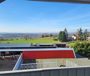 Dachgeschosswohnung mit Balkon und traumhaften Ausblick ins Grüne! - Foto 1