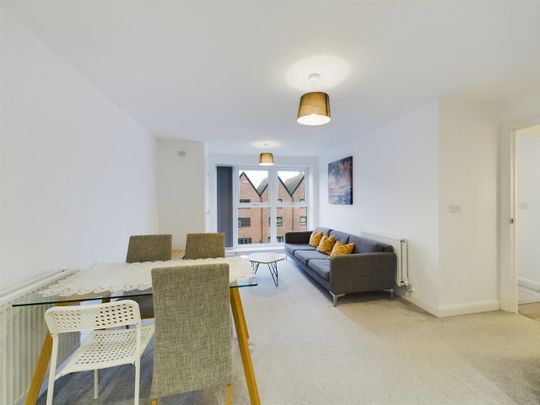 2 Bed Flat, Waterway House, B5 - Photo 1