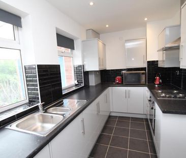 3 bedroom semi-detached house to rent - Photo 6