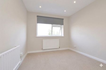 Lexden Court, Lexden Drive, Romford, RM6 - Photo 3