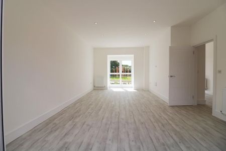 4 bedroom detached house to rent - Photo 3