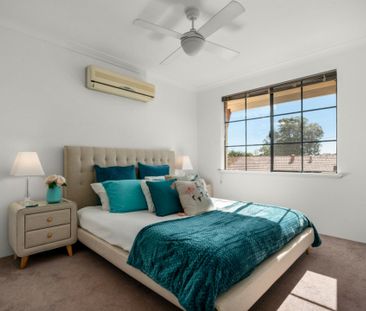 Gloriously Sun Filled Spacious Home - Photo 3