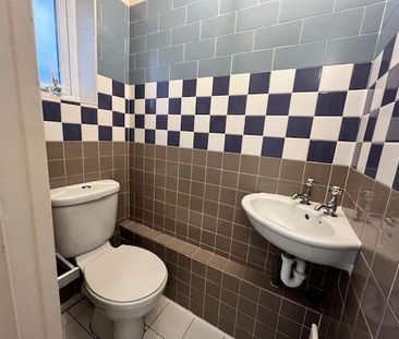 3 bedroom semi-detached house to rent - Photo 6