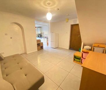 Rostrevor Gardens, Hayes, UB3 - Photo 2