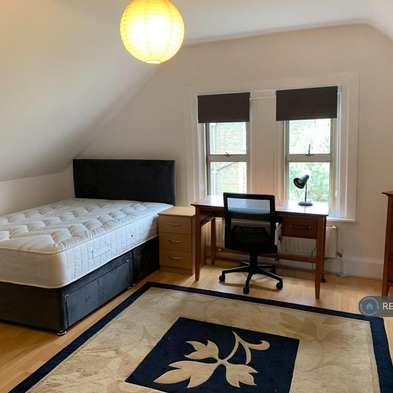 1 bedroom in a house share to rent - Photo 1