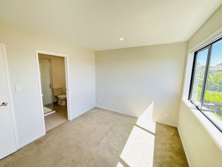 MANGERE BRIDGE, 3 BEDROOMS - Photo 4