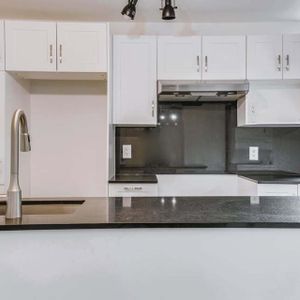 3 ½ RÉNOVÉ – WIFI + ÉLECTROS INCLUS - Photo 2