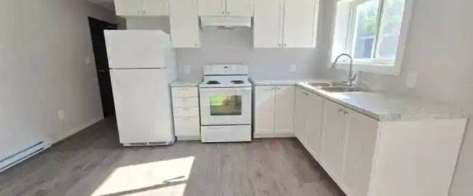 SPACIOUS 1 bdrm Home in Quiet Building! | 289 Cordova Road, Oshawa - Photo 1