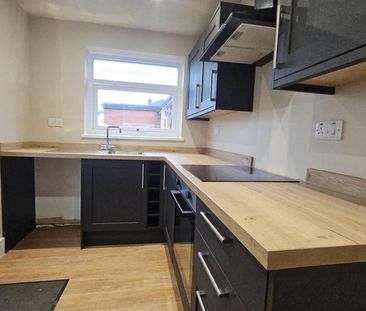 3 bedroom semi-detached bungalow to rent - Photo 4