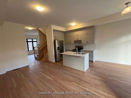 Townhouse For Lease | N8126700 - Photo 2