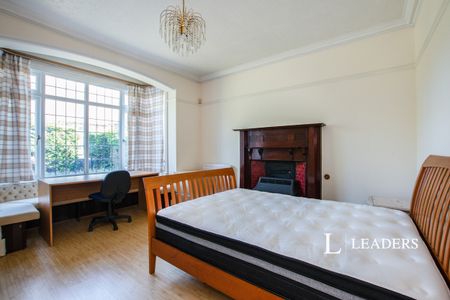 6 bedroom detached to rent Fitzharris Avenue, Bournemouth - Photo 2