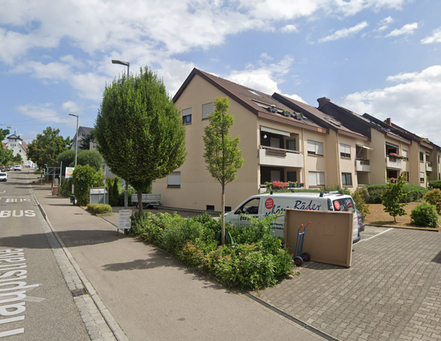 Großzügige 4-Zimmer-Wohnung mit Balkon + TG & Außenstellplatz - Photo 1