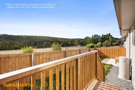 Superb sunny living! - Photo 3