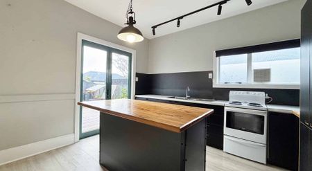 PHILLIPSTOWN - 3 BEDROOMS, 1 BATHROOM, HEATPUMP, LOGBURNER, TANDEM GARAGE - Photo 5