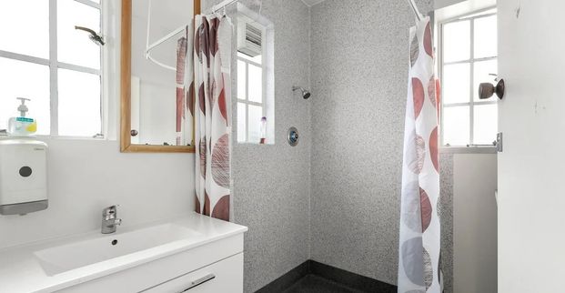 Rooms Available Now! - Photo 1