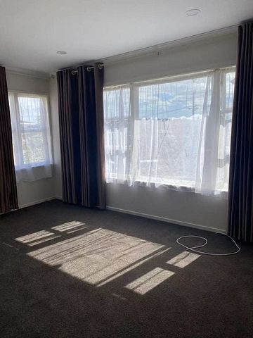 4 Bedroom House With Ample Parking Space - Photo 2