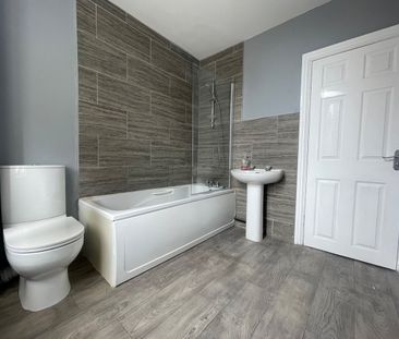 2 Bed Terraced House, Woodview Mount, LS11 - Photo 2