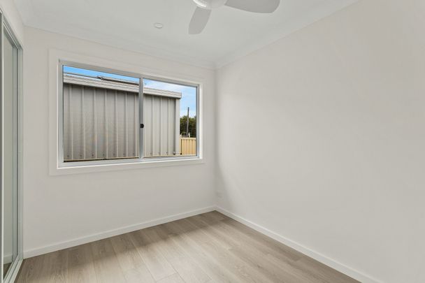 Stylish Brand New Granny Flat in the Heart of Oak Flats - Photo 1