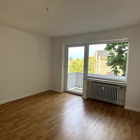 BEZUGSFREIE, FRISCH RENOVIERTE 4 ZIM.-WOHNUNG MIT BALKON IM HERZEN VON LANK-LATUM - Photo 1