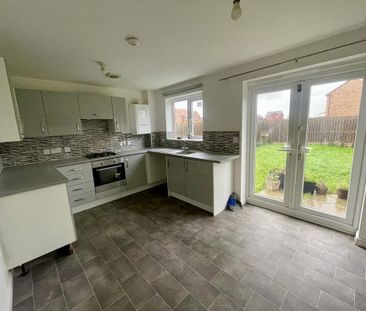 3 bedroom semi-detached house to rent - Photo 6