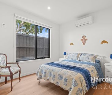 Beautiful 3-Bedroom Home with Modern Amenities in South Morang - Photo 4