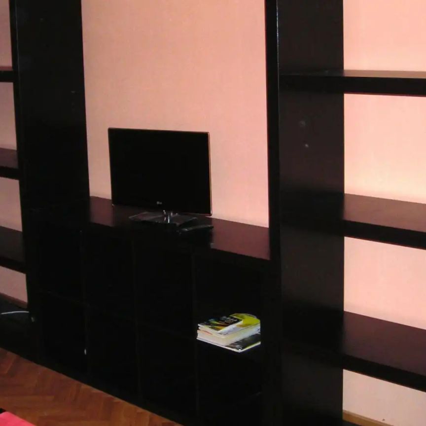 Piso de alquiler en Calle Agustín Rodríguez Sahagún, 22, Universidad - Photo 1