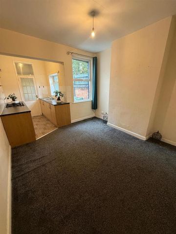 2 bedroom end of terrace house to rent - Photo 2