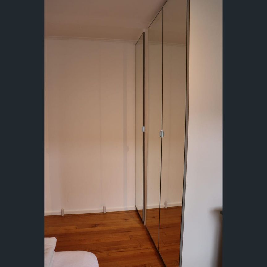 1/5 Govan Court, Footscray, Vic 3011 - Photo 1