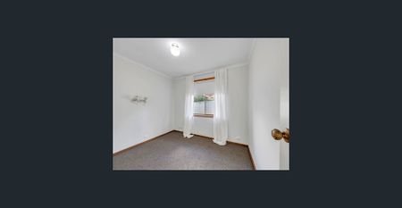 Coastal 3-Bedroom Villa with Tranquil Gardens - Photo 5