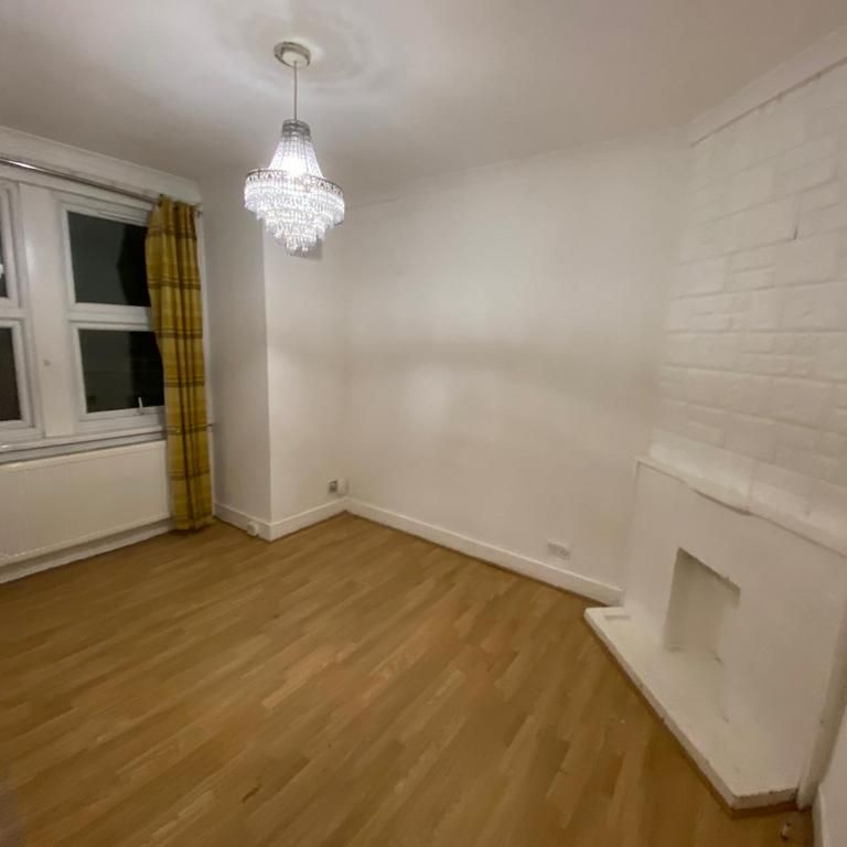 3 bedroom flat to rent - Photo 1