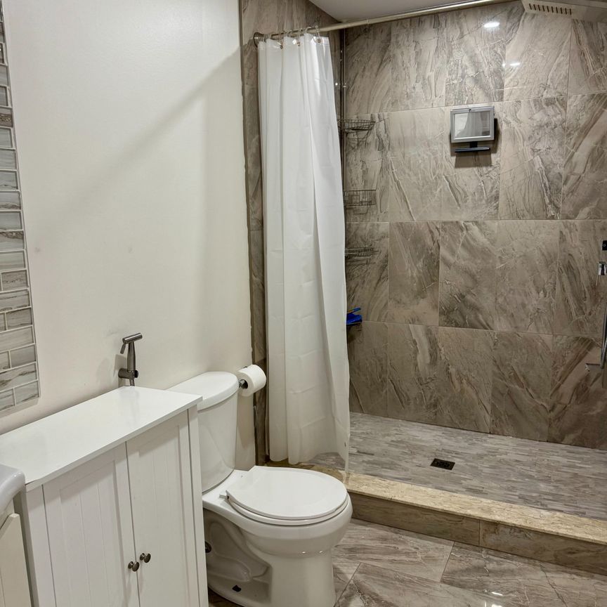 For Lease - 71 Slack Street, Bradford West Gwillimbury, Ontario - Photo 1