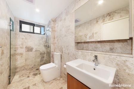 Apartment with 2 bedrooms, 2 bathrooms & parking for 1 car - Photo 4