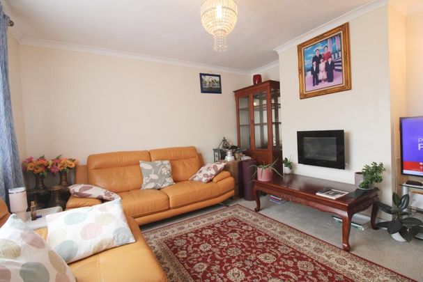 3 bedroom semi-detached house to rent - Photo 1